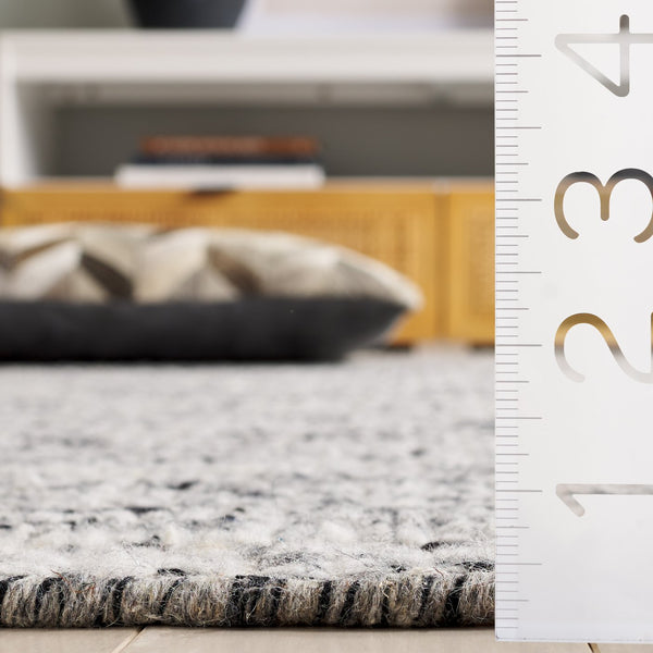 Safavieh Mirage Handwoven Wool Area Rug – Modern Elegance With Timeless Black Accents For Your Home Decor Grey ,Black Wool Pile Mir775f-6sq