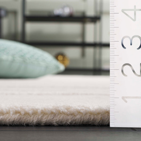 Safavieh Mykonos Hand-tufted Area Rug - Luxurious Wool & Cotton Blend, Modern Style, Ideal For Any Space Ivory 80% Wool,20% Cotton Mkn501a-6r