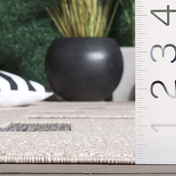 Safavieh Milos Indoor/Outdoor Area Rug - Elegant Geometric Design, Durable, Eco-friendly, Easy To Clean Beige ,Grey Polypropylene Mlo108a-9