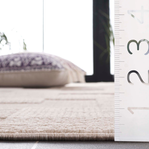 Safavieh Milos Indoor/Outdoor Area Rug - Elegant Geometric Design, Durable, Eco-friendly, Easy To Clean Beige Polypropylene Mlo108b-7sq