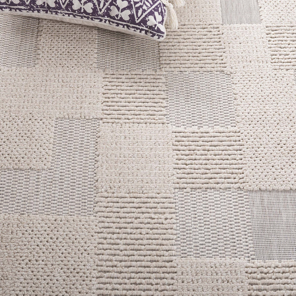 Safavieh Milos Indoor/Outdoor Area Rug - Elegant Geometric Design, Durable, Eco-friendly, Easy To Clean Beige Polypropylene Mlo108b-7sq