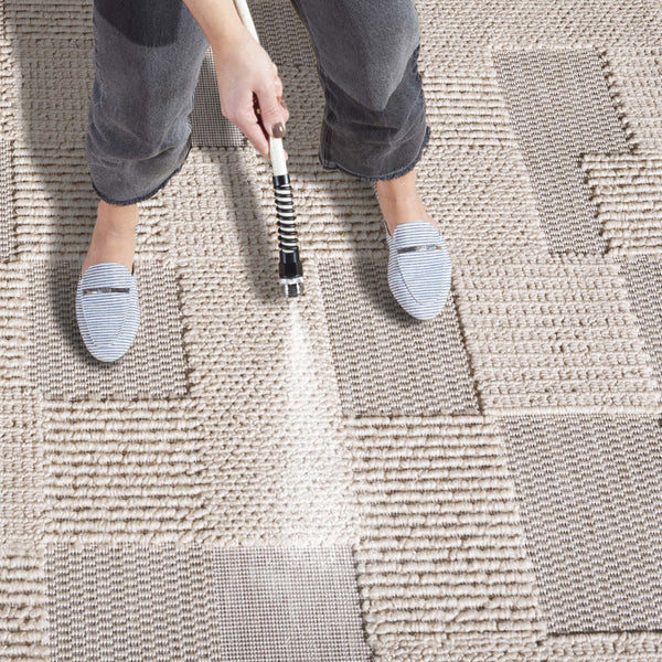 Safavieh Milos Indoor/Outdoor Area Rug - Elegant Geometric Design, Durable, Eco-friendly, Easy To Clean Beige Polypropylene Mlo108b-7sq