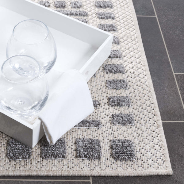 Safavieh Milos Elegant Power-loomed Indoor/Outdoor Rug With Geometric Patterns For Timeless Home Décor Beige ,Grey Polypropylene Mlo110a-28