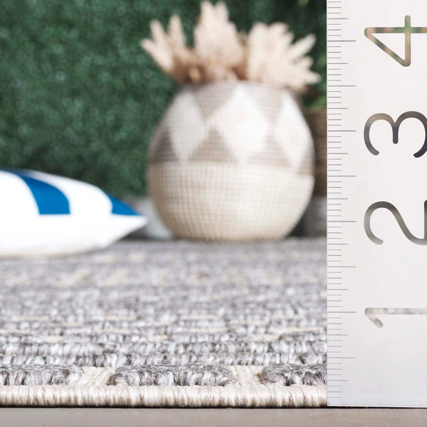 Safavieh Milos Elegant Power-loomed Indoor/Outdoor Rug With Geometric Patterns For Timeless Home Décor Beige ,Grey Polypropylene Mlo110a-28