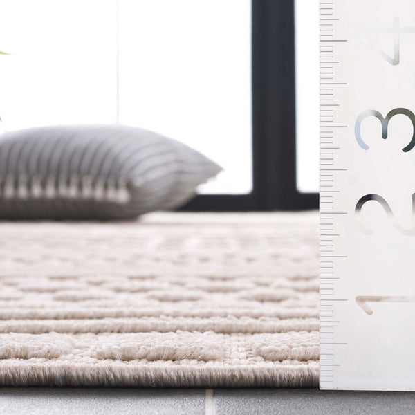 Safavieh Milos Elegant Power-loomed Indoor/Outdoor Rug With Geometric Patterns For Timeless Home Décor Beige Polypropylene Mlo110b-5