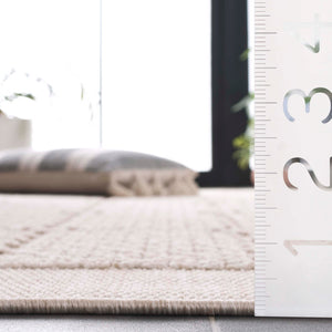 Safavieh Milos Elegant Geometric Rug - Timeless Design, Durable Construction, Perfect For Indoor & Outdoor Spaces Beige Polypropylene Mlo112b-7r