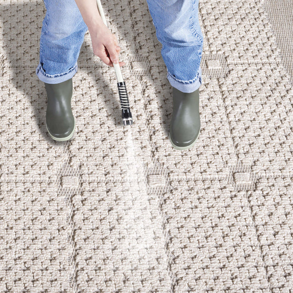 Safavieh Milos Elegant Geometric Rug - Timeless Design, Durable Construction, Perfect For Indoor & Outdoor Spaces Beige Polypropylene Mlo112b-7r