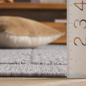 Safavieh Milos Elegant Geometric Rug - Timeless Design, Durable Construction, Perfect For Indoor & Outdoor Spaces Grey Polypropylene Mlo112f-5