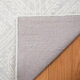 Safavieh Micro-Loop 426 Tufted 80% Wool 20% Cotton Traditional Rug Light Grey / Ivory MLP426F-8