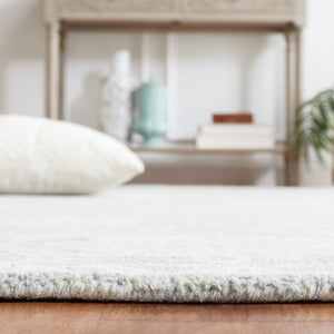 Safavieh Micro-Loop 429 Tufted 80% Wool 20% Cotton Traditional Rug Light Grey / Ivory MLP429F-8