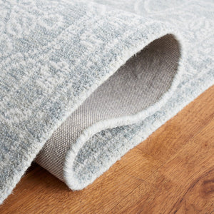 Safavieh Micro-Loop 429 Tufted 80% Wool 20% Cotton Traditional Rug Light Grey / Ivory MLP429F-8