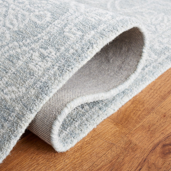 Safavieh Micro-Loop 429 Tufted 80% Wool 20% Cotton Traditional Rug Light Grey / Ivory MLP429F-8