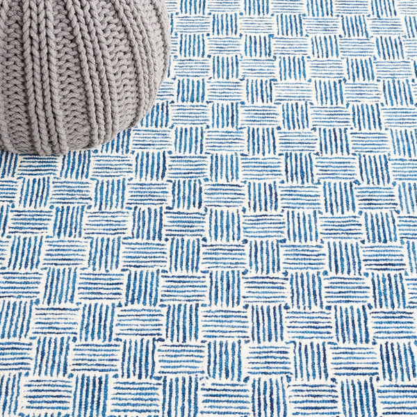 Safavieh Micro-Loop 537 Hand Tufted Modern Rug Navy / Ivory MLP537N-8