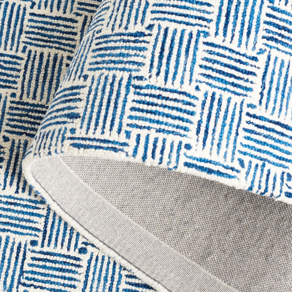 Safavieh Micro-Loop 537 Hand Tufted Modern Rug Navy / Ivory MLP537N-8