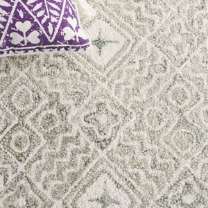 Safavieh Micro-loop Hand-tufted Rug In Elegant Grey And Ivory – Timeless Artistry For Any Home Decor Style Silver ,Ivory 80% Wool And 20% Cotton Mlp803g-4