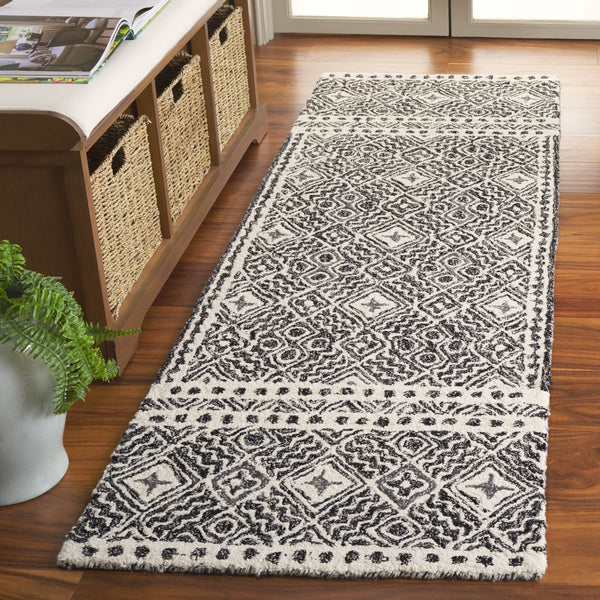 Safavieh Micro-loop Hand-tufted Rug In Elegant Grey And Ivory – Timeless Artistry For Any Home Decor Style Black ,Ivory 80% Wool And 20% Cotton Mlp803z-5sq