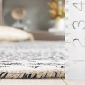 Safavieh Micro-loop Hand-tufted Rug In Elegant Grey And Ivory – Timeless Artistry For Any Home Decor Style Black ,Ivory 80% Wool And 20% Cotton Mlp803z-5sq