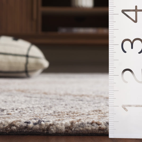 Safavieh Micro-loop Modern Runner Area Rug: Hand-tufted Wool With Geometric Patterns For Elegant Spaces Natural ,Grey Wool Pile Mlp957f-5