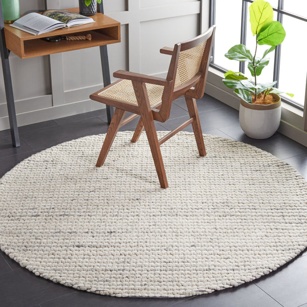 Safavieh Marbella Hand Woven Wool Area Rug - Timeless Elegance With Artisanal Charm For Your Home Decor Grey ,Ivory Wool Mrb205f-5
