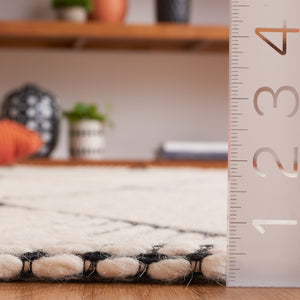 Safavieh Marbella 454 MRB454 Handloomed  Rug Black / Ivory MRB454Z-6