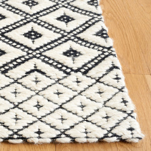 Safavieh Marbella 455 MRB455 Handloomed  Rug Black / Ivory MRB455Z-6