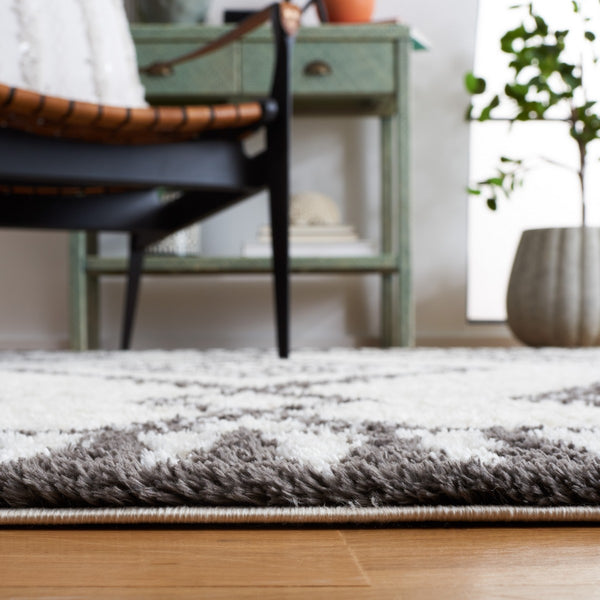 Safavieh Marrakesh 304 Power Loomed  Rug Ivory / Dark Grey MRK304A-9