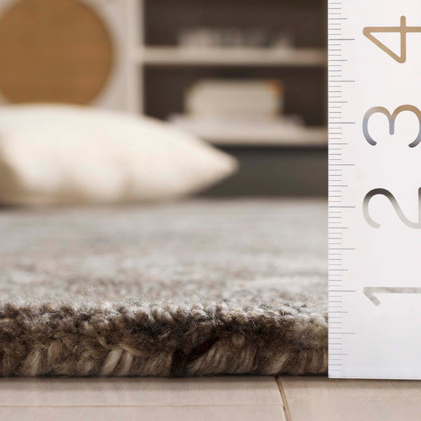 Safavieh Marquee Hand-tufted Runner Rug: Elegant Transitional Design For Hallways And Entryways In Any Home Brown ,Grey 90% Recycled Polyester And 10% Wool Mrq116t-5