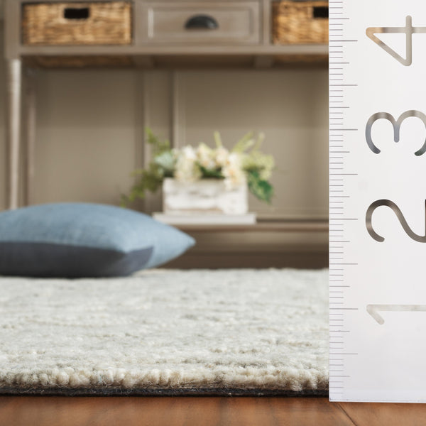 Safavieh Marquee Traditional Floral Runner Rug - Hand-tufted, Luxurious Wool Blend For Elegant Home Décor Grey ,Ivory 70% Wool,20% Cotton,10% Pet Yarn Mrq510f-5