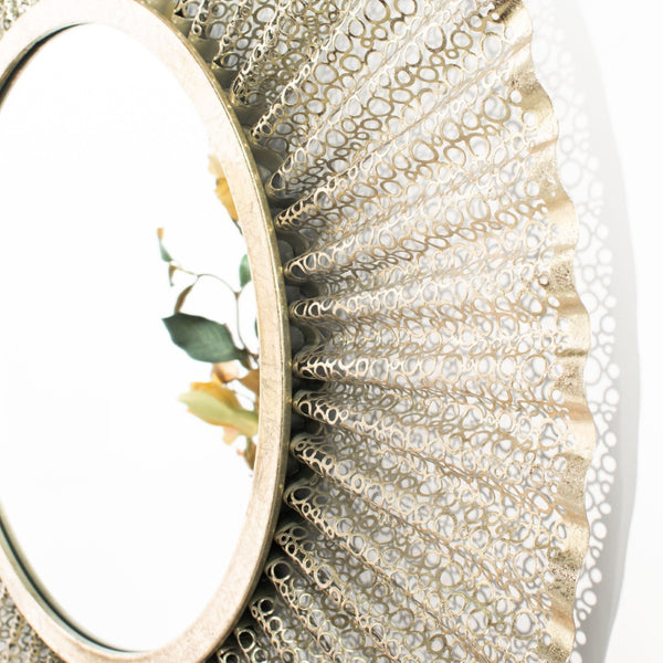 Safavieh FOSTER, 30.5-Inch Round Gold Metal Mirror for Glamorous Decor in Living Rooms, Bedrooms, Entryways MRR1014A