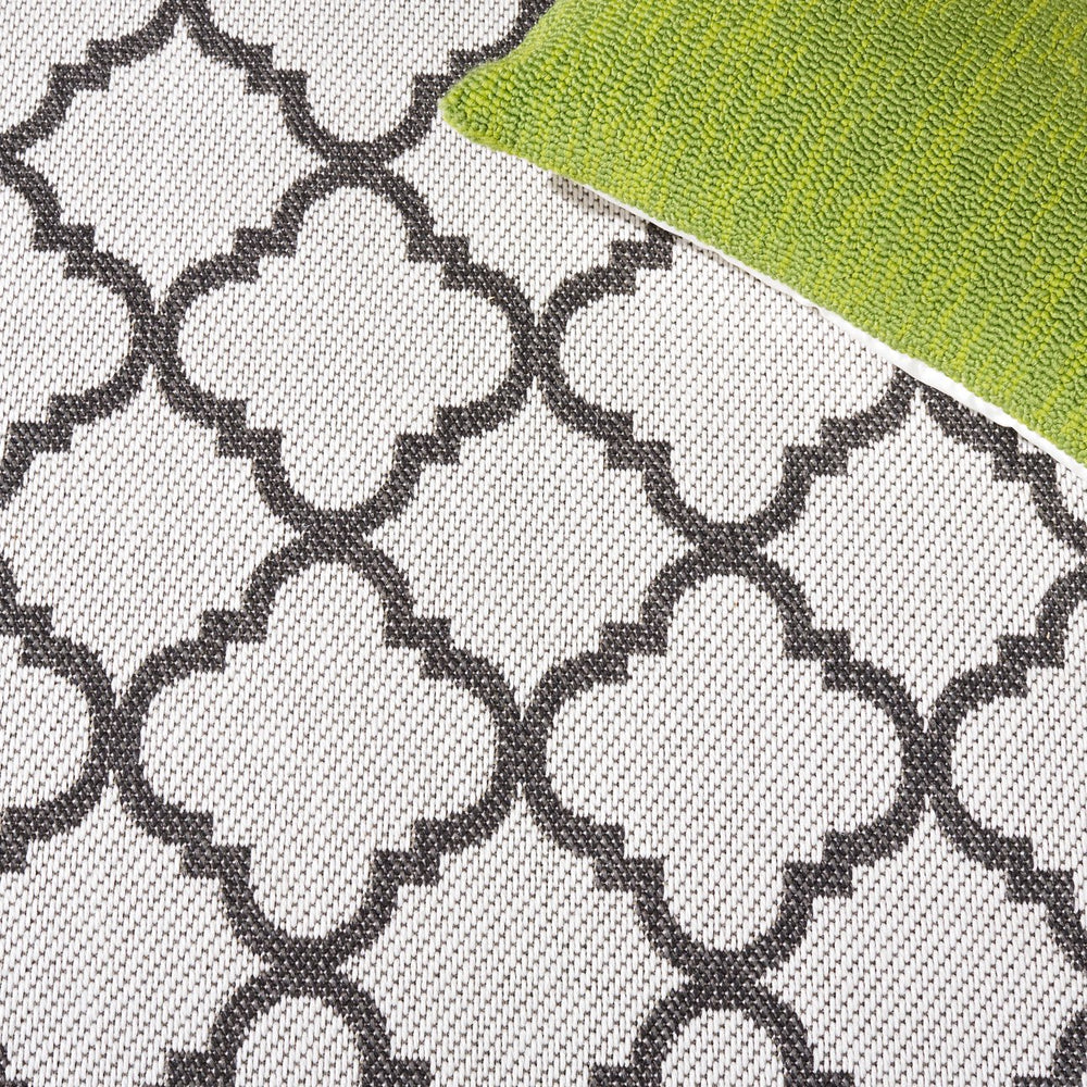 Safavieh Msr Area Rug - Timeless Quatrefoil Design For Indoor & Outdoor Spaces, Soft, Durable & Easy To Maintain Light Grey ,Charcoal Polypropylene Msr121a-6