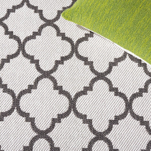 Safavieh Msr Area Rug - Timeless Quatrefoil Design For Indoor & Outdoor Spaces, Soft, Durable & Easy To Maintain Light Grey ,Charcoal Polypropylene Msr121a-6