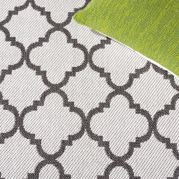 Safavieh Msr Area Rug - Timeless Quatrefoil Design For Indoor & Outdoor Spaces, Soft, Durable & Easy To Maintain Light Grey ,Charcoal Polypropylene Msr121a-6