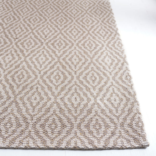 Safavieh Martha Stewart Cotton Area Rug: Elegant Geometric Design For Timeless Home Decor And Comfort Taupe ,Cream 100% Cotton Msr484e-25