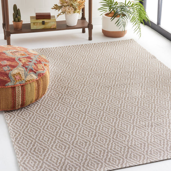 Safavieh Martha Stewart Cotton Area Rug: Elegant Geometric Design For Timeless Home Decor And Comfort Taupe ,Cream 100% Cotton Msr484e-25