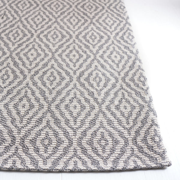 Safavieh Martha Stewart Cotton Area Rug: Elegant Geometric Design For Timeless Home Decor And Comfort Grey ,Ivory 100% Cotton Msr484f-4