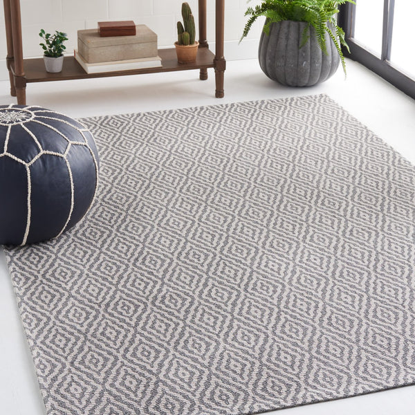 Safavieh Martha Stewart Cotton Area Rug: Elegant Geometric Design For Timeless Home Decor And Comfort Grey ,Ivory 100% Cotton Msr484f-4