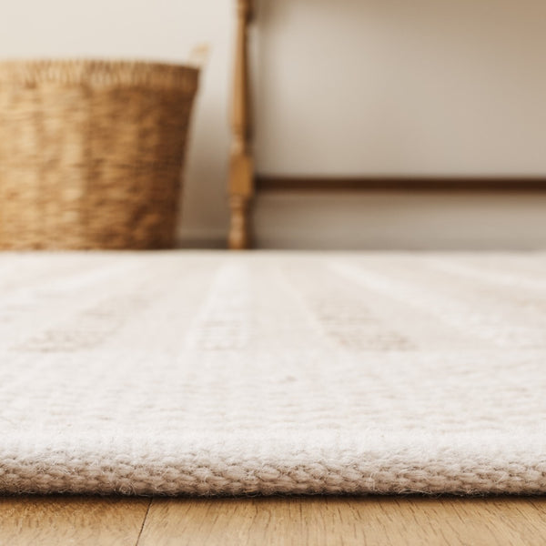 Safavieh Martha Handwoven Area Rug In Luxe Wool-cotton Blend For Modern Or Traditional Home Decor Elegance Beige ,Ivory 85% Wool 15% Cotton Msr9625b-4