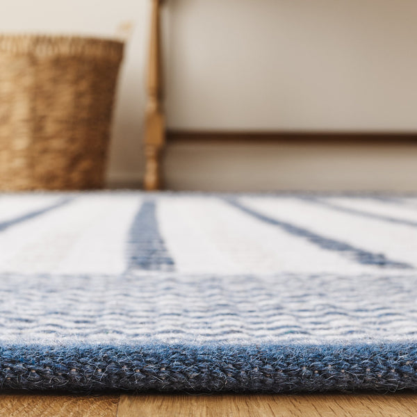 Safavieh Martha Elegant Handwoven Runner Area Rug - Timeless Craftsmanship & Soft Touch For Your Home Navy ,Ivory 85% Wool 15% Cotton Msr9625n-5