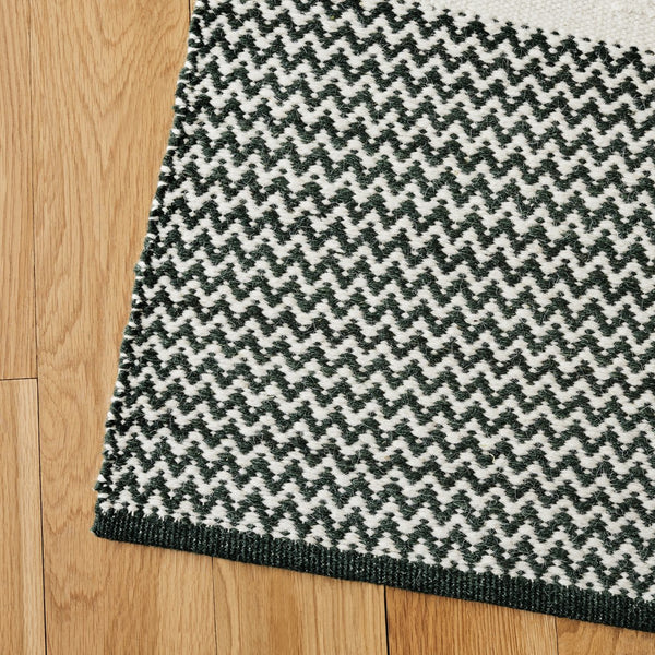 Safavieh Martha Elegant Handwoven Runner Area Rug - Timeless Craftsmanship & Soft Touch For Your Home Dark Green ,Ivory 85% Wool 15% Cotton Msr9625x-5