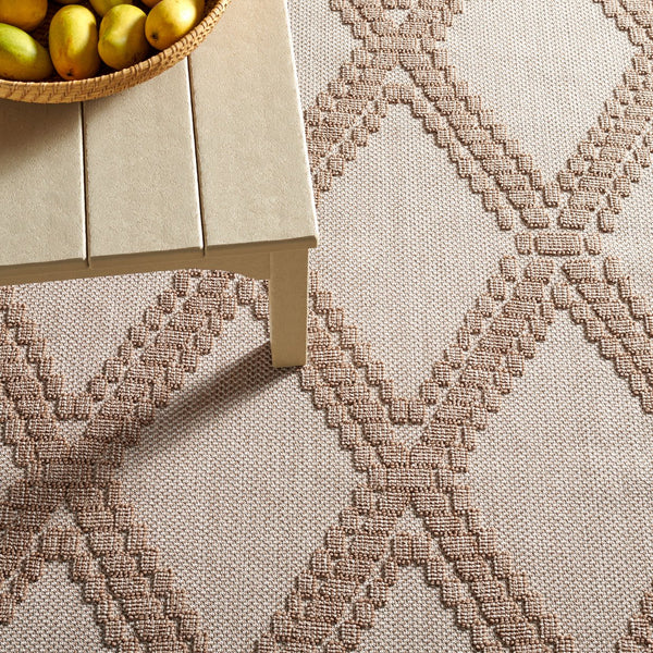 Safavieh Martha Stewart 6'7" Round Area Rug - Elegant Beige/Brown Geometric Design For Indoor & Outdoor Use Beige ,Brown Polypropylene Msro226b-7r