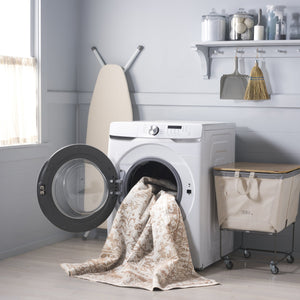 Safavieh Martha Stewart Washable Traditional Area Rug, Soft Polyester, Slip Resistant, Handcrafted Elegance Beige ,Gold Polyester Pile Msrw127b-25