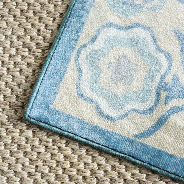 Safavieh Martha Stewart Elegant Washable Area Rug - Durable Design, Chic Minimalist Style For Any Room Ivory ,Light Blue Polyester Pile Msrw182a-9