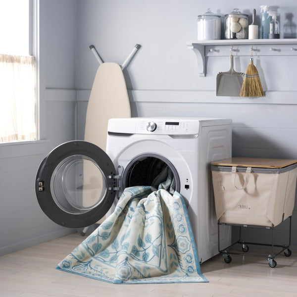 Safavieh Martha Stewart Elegant Washable Area Rug - Durable Design, Chic Minimalist Style For Any Room Ivory ,Light Blue Polyester Pile Msrw182a-9