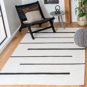 Safavieh Montauk Handcrafted Square Area Rug In Ivory & Black - Stylish Accent For Modern Spaces Ivory ,Black Cotton Mtk311a-2sq