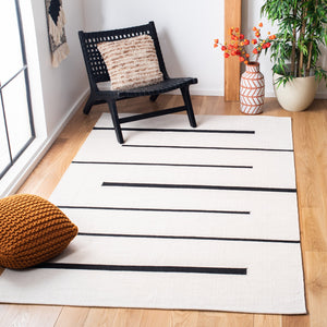 Safavieh Montauk Handcrafted Square Area Rug In Ivory & Black - Stylish Accent For Modern Spaces Ivory ,Black Cotton Mtk311a-2sq