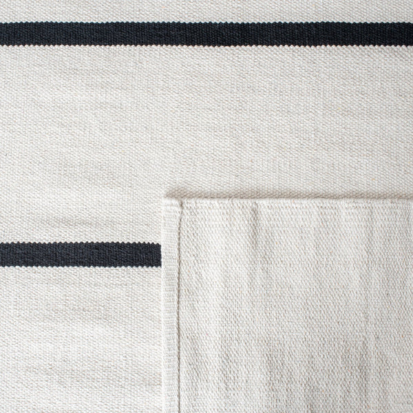 Safavieh Montauk Handcrafted Square Area Rug In Ivory & Black - Stylish Accent For Modern Spaces Ivory ,Black Cotton Mtk311a-2sq