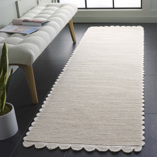 Safavieh Montauik Luxurious Handwoven Area Rug - Artisan Crafted Wool & Recycled Cotton For Timeless Elegance Ivory 85% Wool And 15% Recycled Cotton Mtk323a-4