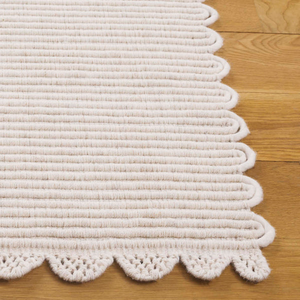 Safavieh Montauik Luxurious Handwoven Area Rug - Artisan Crafted Wool & Recycled Cotton For Timeless Elegance Ivory 85% Wool And 15% Recycled Cotton Mtk323a-4