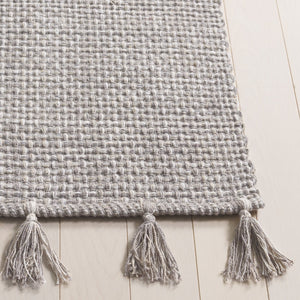 Safavieh Montauk 476b Area Rug - Timeless Elegance With Artisanal Tassels, Perfect For Any Home Decor Style Light Grey Cotton Mtk476f-29