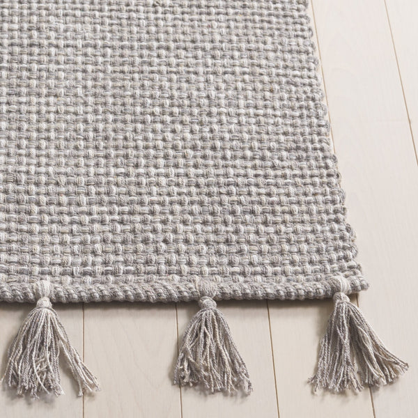 Safavieh Montauk 476b Area Rug - Timeless Elegance With Artisanal Tassels, Perfect For Any Home Decor Style Light Grey Cotton Mtk476f-29
